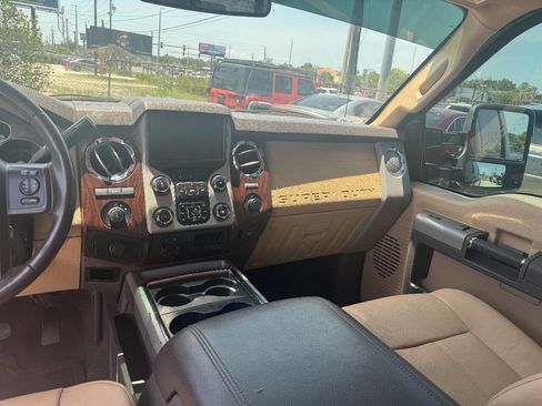 Used 2014 Ford F250 Lariat w/ Lariat Interior Package image 13