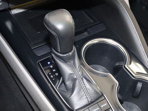Used 2019 Toyota Camry XSE FWD image 7
