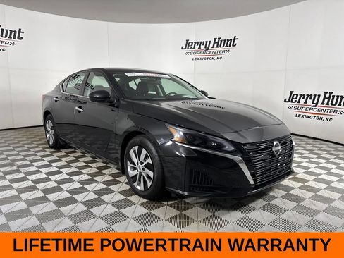 Used 2023 Nissan Altima 2.5 S FWD image 4