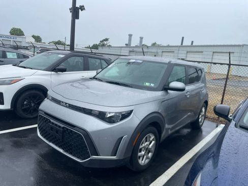 Used 2024 Kia Soul LX w/ Option Group 015 FWD image 1