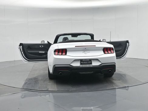 Used 2024 Ford Mustang Convertible image 34