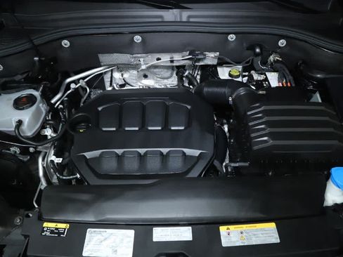 Certified 2024 Volkswagen Atlas Peak Edition SE AWD/4WD image 38