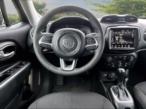Used 2023 Jeep Renegade Latitude AWD/4WD image 5