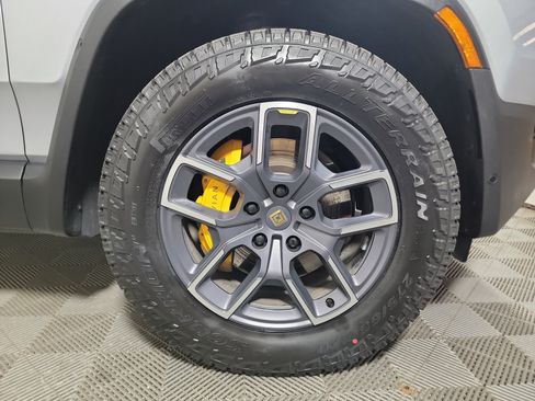 Used 2024 Rivian R1S Launch Edition AWD/4WD image 11