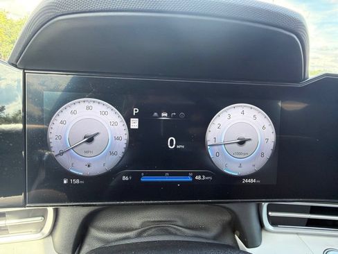 Used 2025 Hyundai Elantra Limited FWD image 14