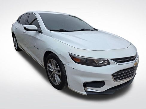 Used 2017 Chevrolet Malibu LT FWD image 3