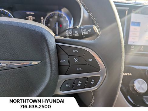 Used 2024 Chrysler Pacifica Touring-L image 28