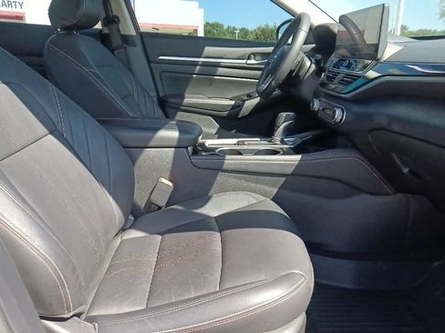 Used 2024 Nissan Altima 2.5 SR w/ SR Premium Package FWD image 31