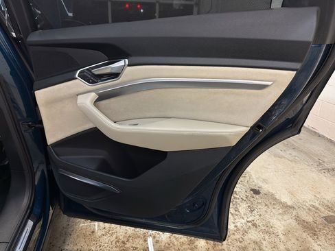 Used 2019 Audi e-tron Prestige w/ Prestige Package image 26