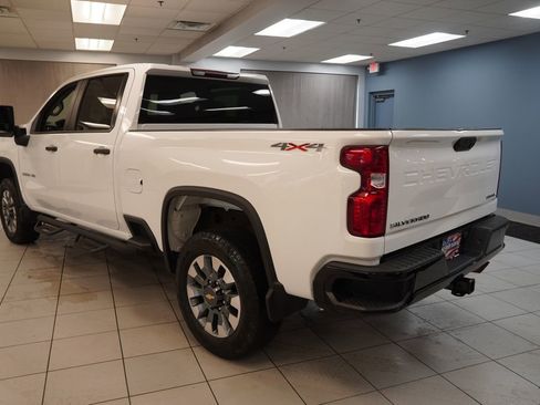Used 2022 Chevrolet Silverado 2500 Custom w/ Custom Value Package AWD/4WD image 8