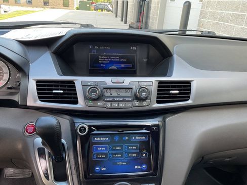 Used 2014 Honda Odyssey Touring Elite image 29