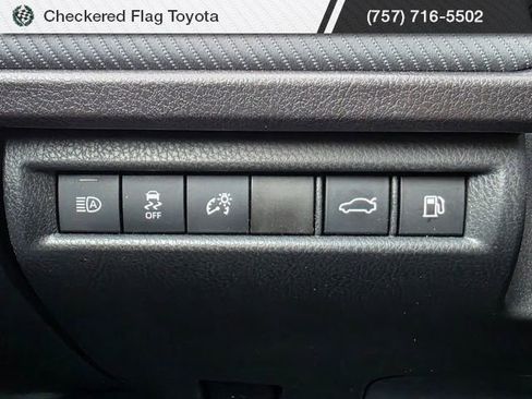 Used 2025 Toyota Camry SE w/ Convenience Package image 10