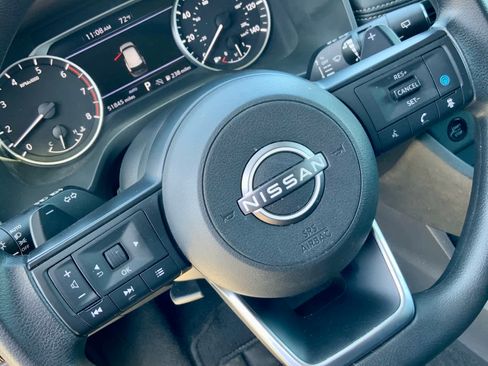 Used 2024 Nissan Rogue SV AWD/4WD image 35