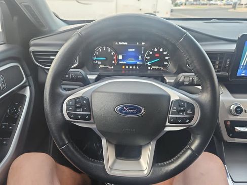 Used 2022 Ford Explorer XLT w/ Equipment Group 202A AWD/4WD image 16