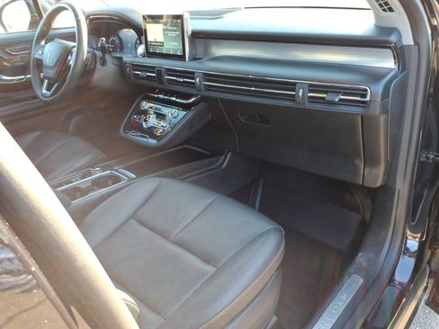 Used 2022 Lincoln Corsair Standard w/ Premium Package image 10