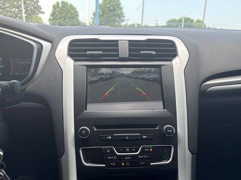 Used 2016 Ford Fusion SE FWD image 17