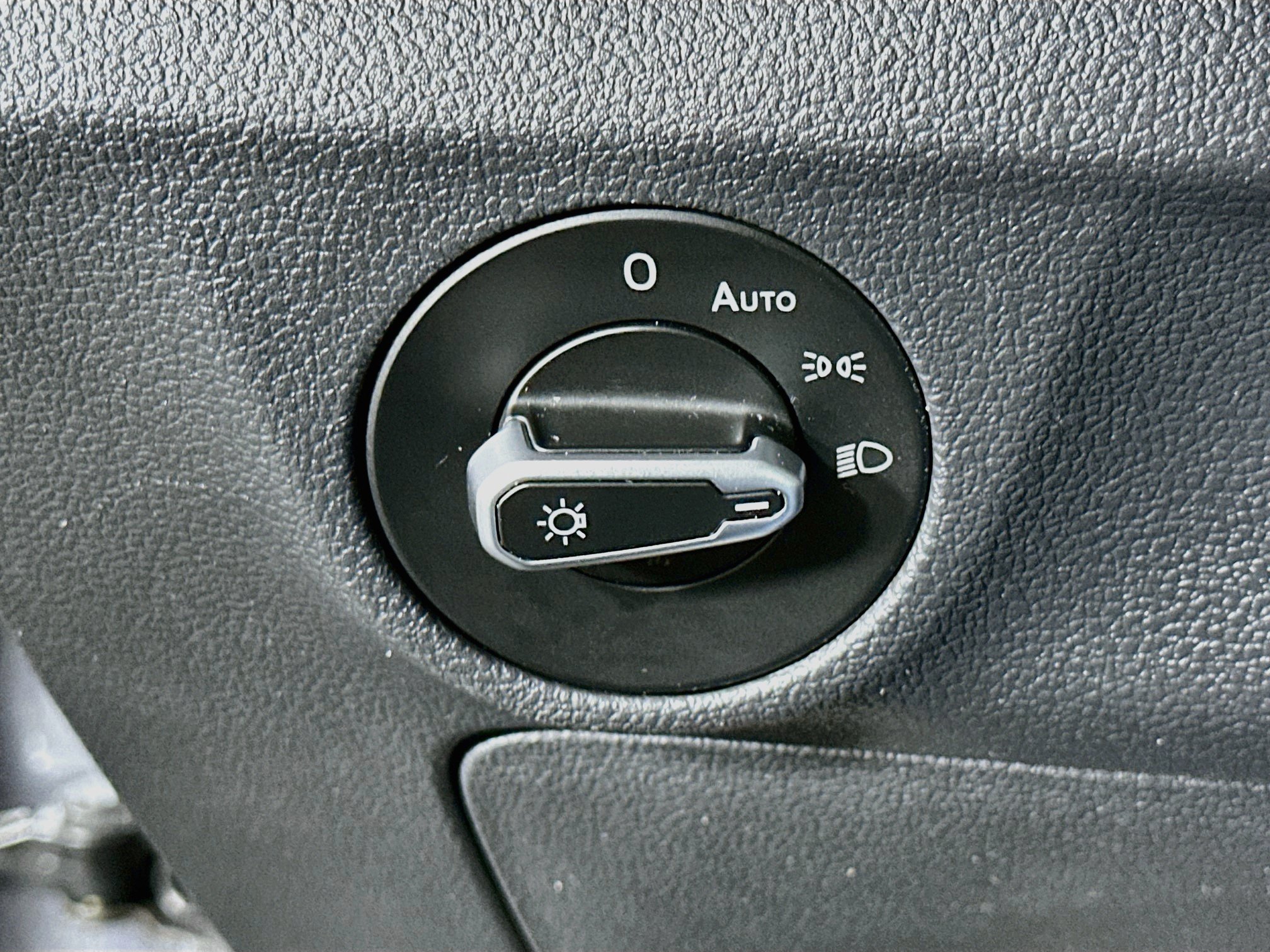 Used 2024 Volkswagen Jetta SE FWD image 17