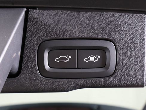 Used 2024 Volvo XC60 B5 Plus image 22