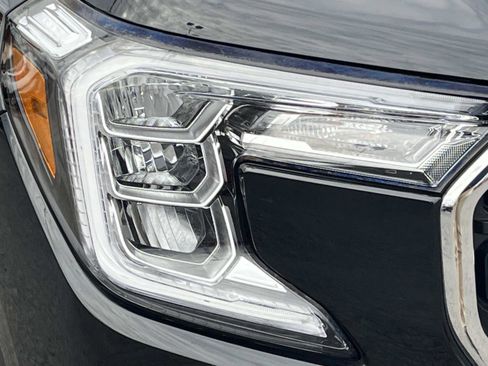 Used 2023 GMC Terrain SLT w/ Infotainment Package II image 9