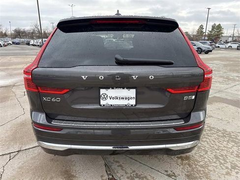 Used 2022 Volvo XC60 B5 Inscription w/ Advanced Package image 3