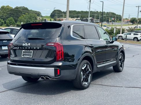 Certified 2025 Kia Telluride S FWD image 3