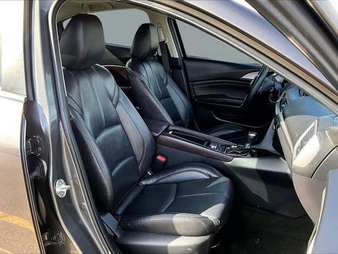 Used 2017 MAZDA MAZDA3 Touring w/ Popular Equipment Package image 7