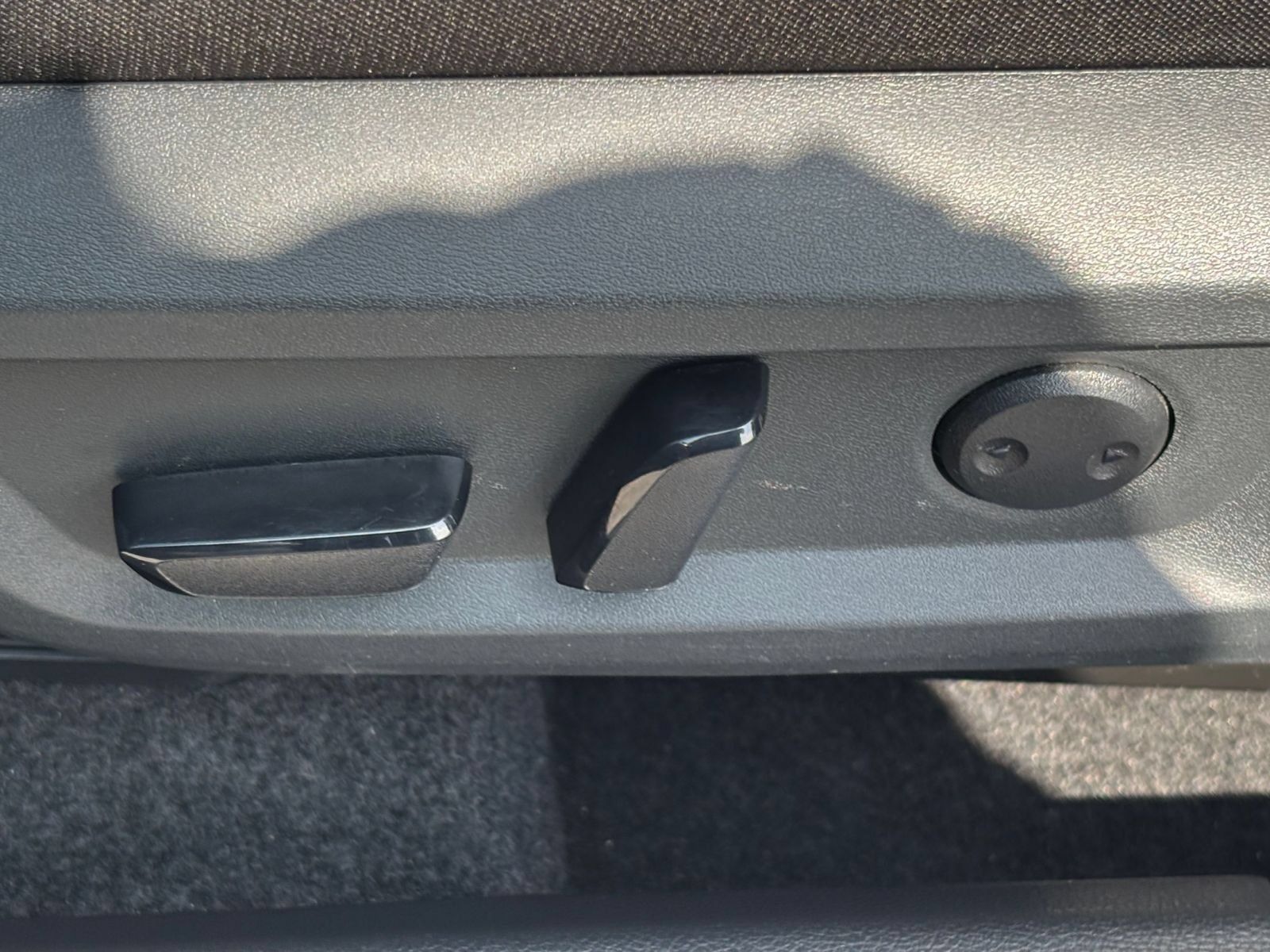 Used 2025 Nissan Rogue SV FWD image 30