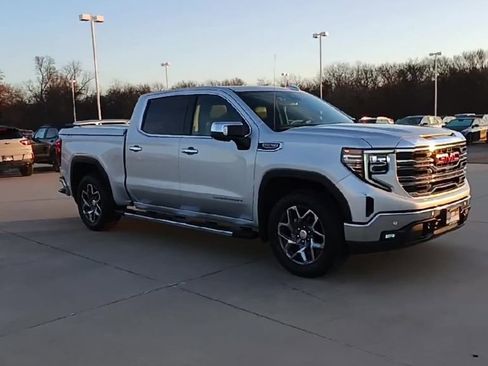 Used 2022 GMC Sierra 1500 SLT w/ SLT Premium Plus Package image 2