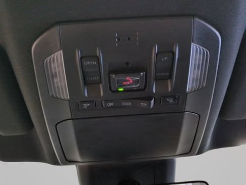 Used 2021 Toyota Highlander XSE AWD/4WD image 32
