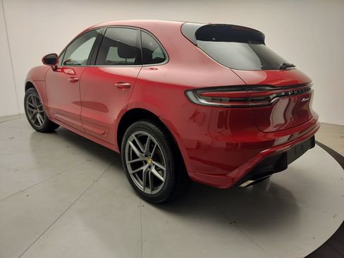 Certified 2025 Porsche Macan AWD/4WD image 3