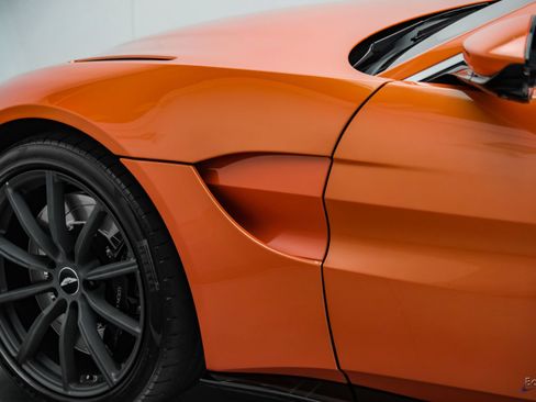Used 2020 Aston Martin V8 Vantage Coupe RWD image 37