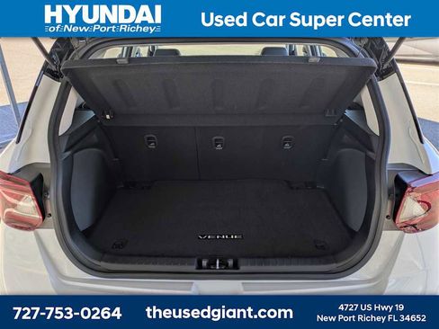 Certified 2023 Hyundai Venue Limited w/ Cargo Package image 12