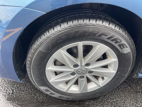 Used 2017 Volkswagen Golf S image 25