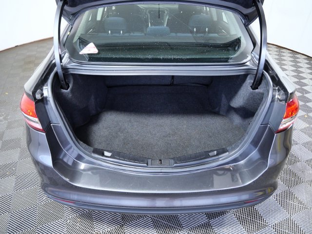 Certified 2017 Ford Fusion SE FWD image 9