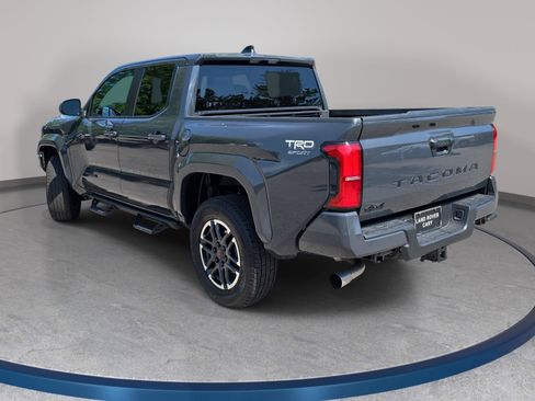 Used 2025 Toyota Tacoma TRD Sport AWD/4WD image 7