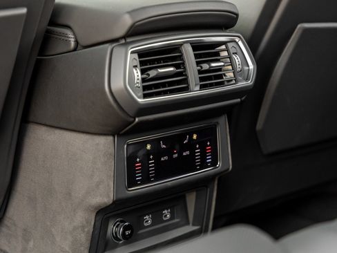 Used 2025 Lamborghini Urus SE image 32