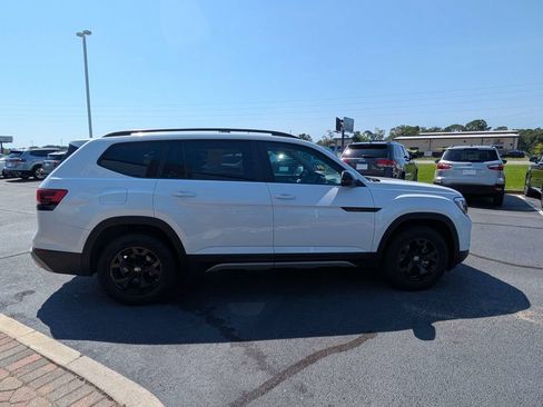 Used 2024 Volkswagen Atlas Peak Edition SEL AWD/4WD image 4