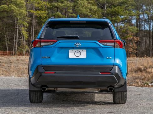 Used 2019 Toyota RAV4 XLE Premium image 7
