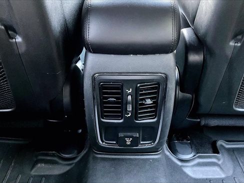 Certified 2018 Jeep Grand Cherokee Altitude AWD/4WD image 17