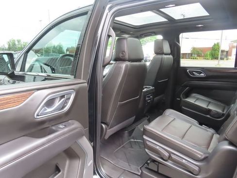 Used 2021 Chevrolet Suburban High Country w/ Premium Package AWD/4WD image 21