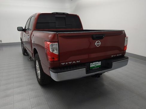 Used 2018 Nissan Titan SV image 6