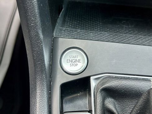 Used 2022 Volkswagen Taos SE image 30