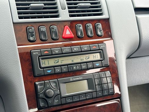 Used 2000 Mercedes-Benz E 430 4MATIC Sedan image 9