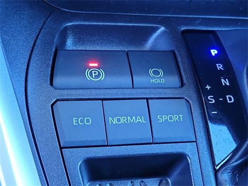 Used 2019 Toyota RAV4 LE image 16