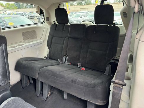 Used 2016 Dodge Grand Caravan SXT image 18