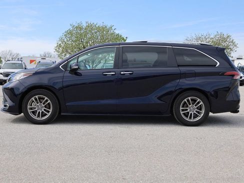 Used 2023 Toyota Sienna Limited AWD/4WD image 8