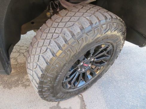 Used 2023 GMC Sierra 1500 AT4X image 13