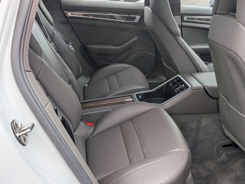 Used 2017 Porsche Panamera 4 image 35