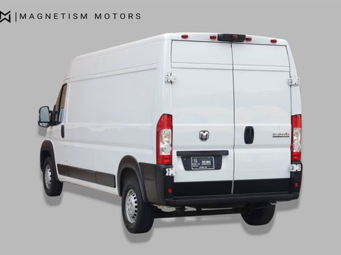 Used 2024 RAM ProMaster 2500 w/ Convenience Group FWD image 11