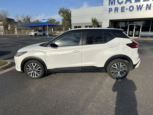 Used 2023 Nissan Kicks SV image 3